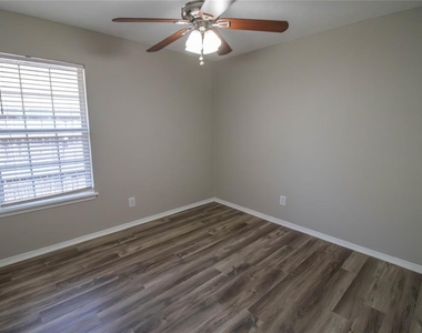 525 Nw 171st Terrace - Photo Thumbnail 13