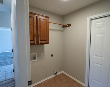 525 Nw 171st Terrace - Photo Thumbnail 9