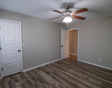 525 Nw 171st Terrace - Photo Thumbnail 11