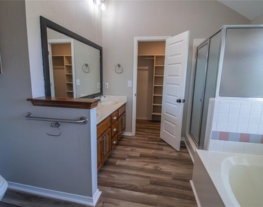 525 Nw 171st Terrace - Photo Thumbnail 17