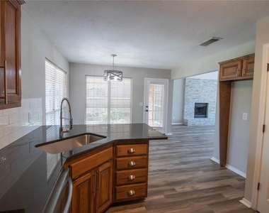 525 Nw 171st Terrace - Photo Thumbnail 6