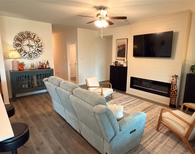 403 Silver Birch Drive - Photo Thumbnail 2