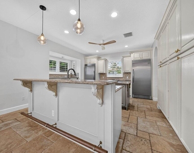 15 W High Point Road - Photo Thumbnail 18