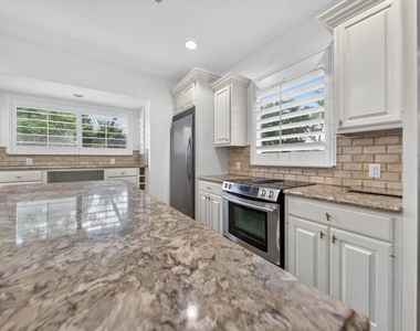 15 W High Point Road - Photo Thumbnail 16
