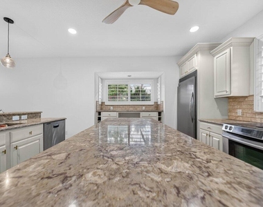 15 W High Point Road - Photo Thumbnail 14