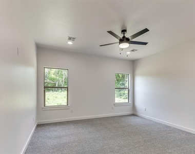 1925 E Springer Avenue - Photo Thumbnail 21