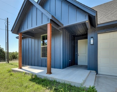 1925 E Springer Avenue - Photo Thumbnail 4
