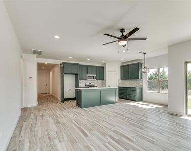 1925 E Springer Avenue - Photo Thumbnail 10