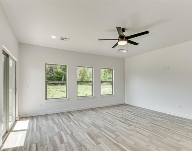 1925 E Springer Avenue - Photo Thumbnail 8