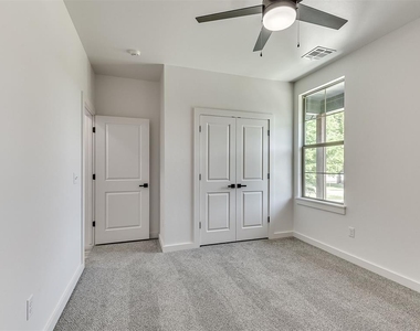 1925 E Springer Avenue - Photo Thumbnail 31