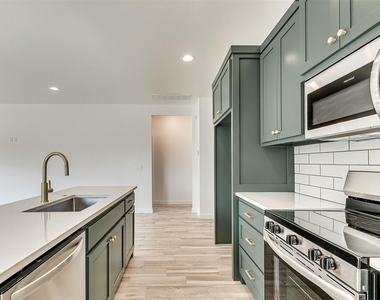 1925 E Springer Avenue - Photo Thumbnail 18