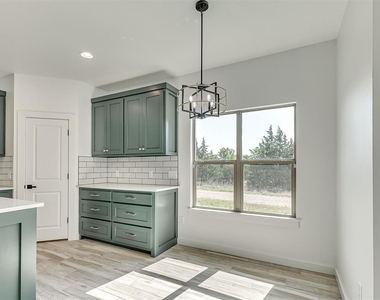 1925 E Springer Avenue - Photo Thumbnail 12