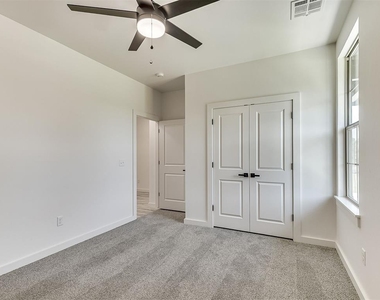1925 E Springer Avenue - Photo Thumbnail 30