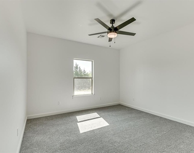 1925 E Springer Avenue - Photo Thumbnail 33