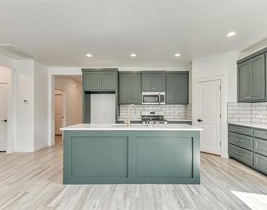 1925 E Springer Avenue - Photo Thumbnail 16