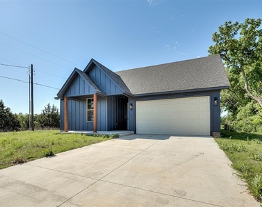 1925 E Springer Avenue - Photo Thumbnail 3