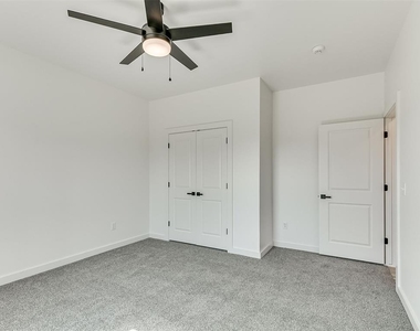 1925 E Springer Avenue - Photo Thumbnail 34