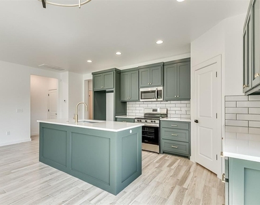 1925 E Springer Avenue - Photo Thumbnail 17