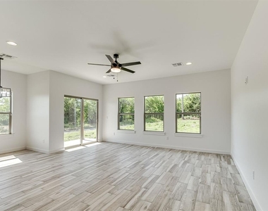1925 E Springer Avenue - Photo Thumbnail 7
