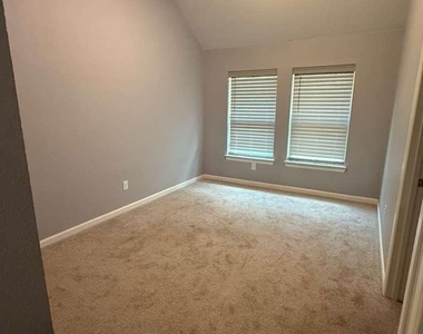 1909 Augustus Drive - Photo Thumbnail 20