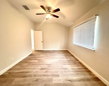 415 Rifleman Trail - Photo Thumbnail 14