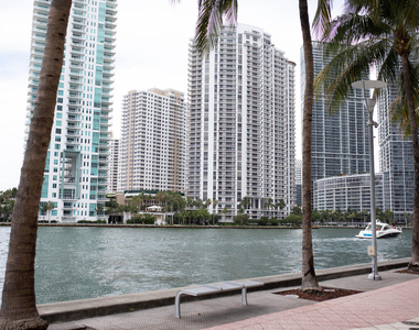 325 S Biscayne Boulevard - Photo Thumbnail 3