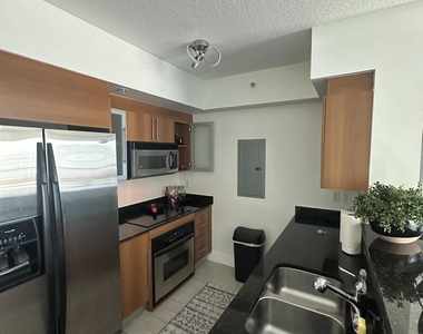 325 S Biscayne Boulevard - Photo Thumbnail 5