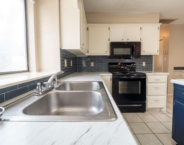 3201 Creekwood Court - Photo Thumbnail 16