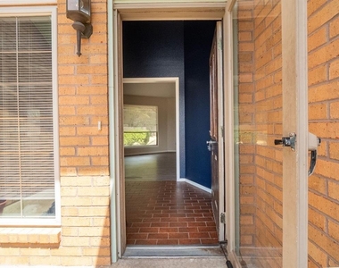 3201 Creekwood Court - Photo Thumbnail 4