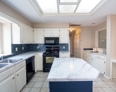 3201 Creekwood Court - Photo Thumbnail 15