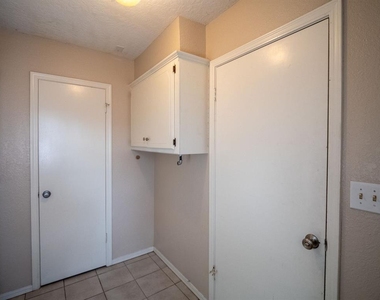 3201 Creekwood Court - Photo Thumbnail 20