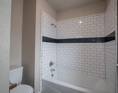 3201 Creekwood Court - Photo Thumbnail 34