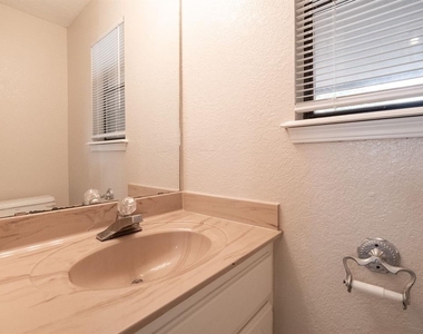 3201 Creekwood Court - Photo Thumbnail 22