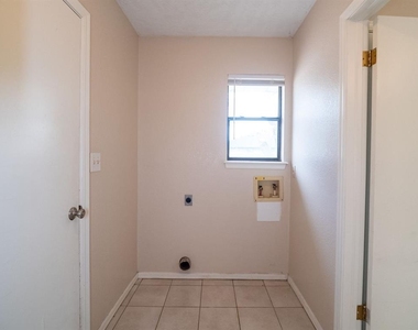 3201 Creekwood Court - Photo Thumbnail 21