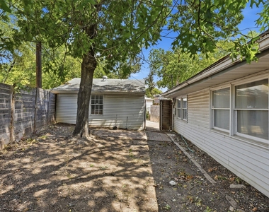 911 Reverchon Drive - Photo Thumbnail 21