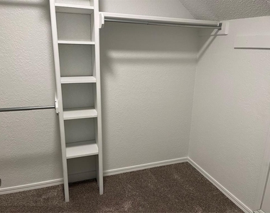4614 N Evergreen Street - Photo Thumbnail 8