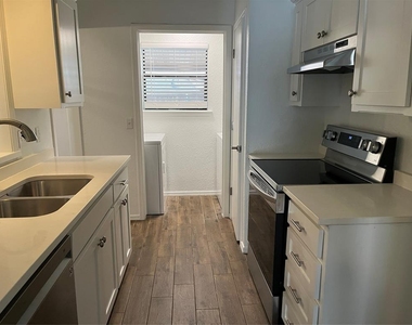 4614 N Evergreen Street - Photo Thumbnail 4