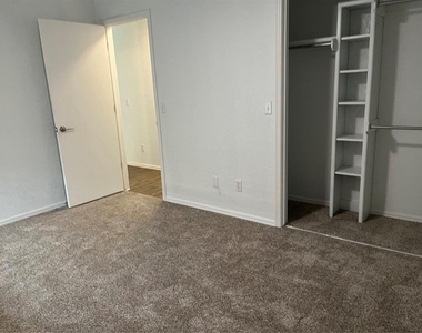 4614 N Evergreen Street - Photo Thumbnail 7