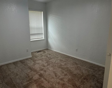 4614 N Evergreen Street - Photo Thumbnail 6