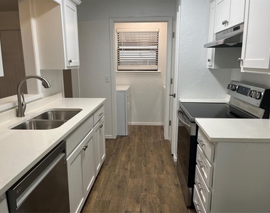 4614 N Evergreen Street - Photo Thumbnail 5