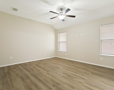 2813 Houston Wood Drive - Photo Thumbnail 5