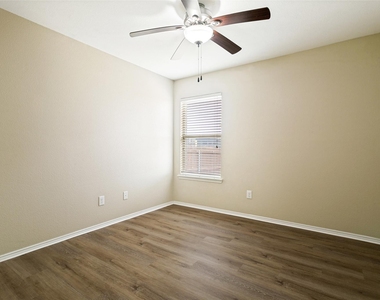 2813 Houston Wood Drive - Photo Thumbnail 9