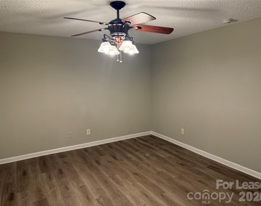 11037 Hunter Trail Lane - Photo Thumbnail 10