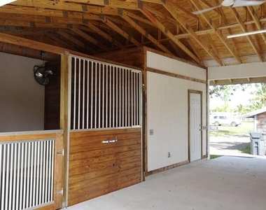 819 Cindy Circle Lane - Photo Thumbnail 2