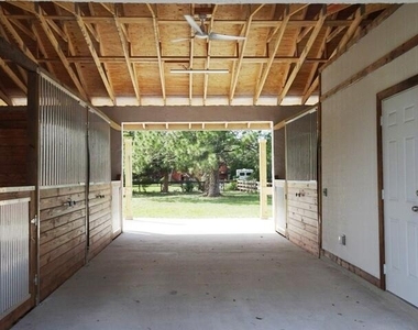 819 Cindy Circle Lane - Photo Thumbnail 3