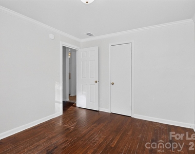2414 Wilson Avenue - Photo Thumbnail 10