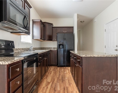 108 Lookout Point Place - Photo Thumbnail 4
