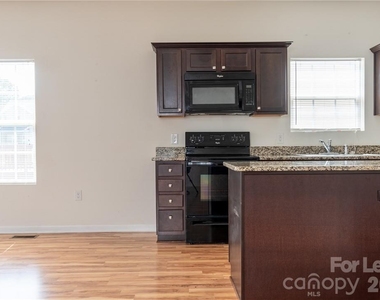 108 Lookout Point Place - Photo Thumbnail 9