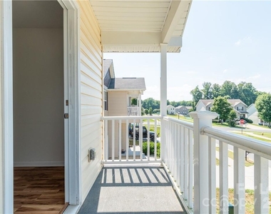 108 Lookout Point Place - Photo Thumbnail 1