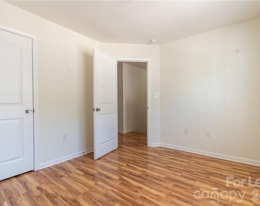 108 Lookout Point Place - Photo Thumbnail 11